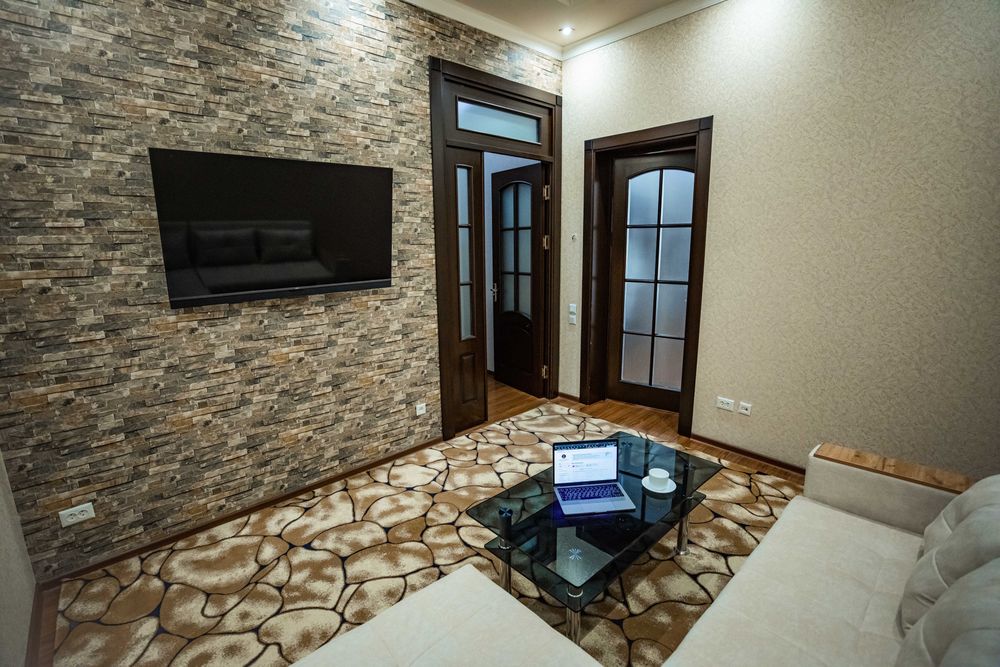 2-х комнатная квартира посуточно прям у метро Ойбек