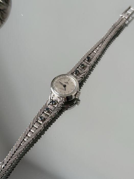 Сребърен часовник