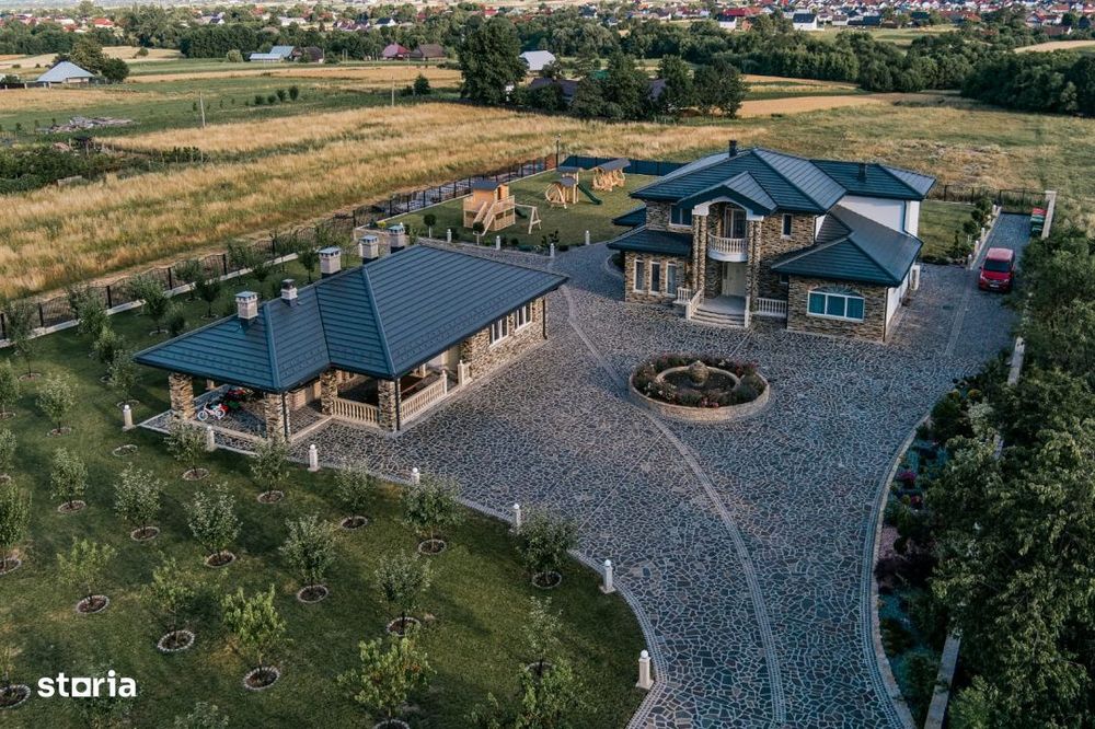 Casa exclusivista cu arhitectura unica, 320mp utili, Horodnic de Sus,