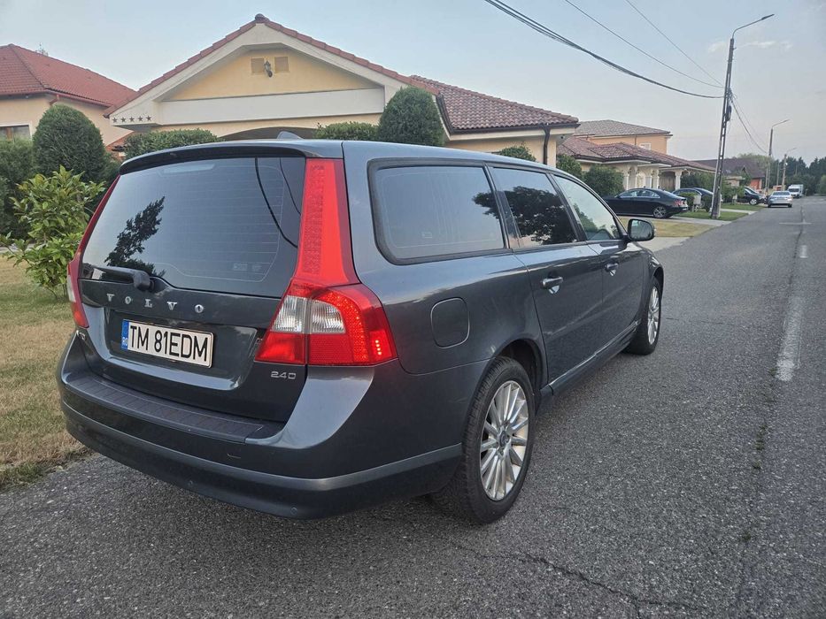 Vand autoturism Volvo (familiar)foarte intretinut