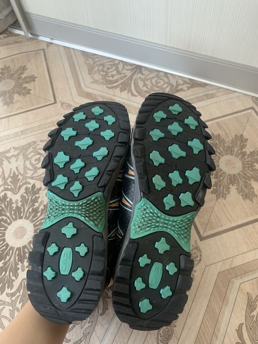 Продам женские термокросовки