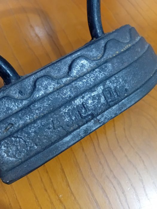 Антикварный чугунный утюг