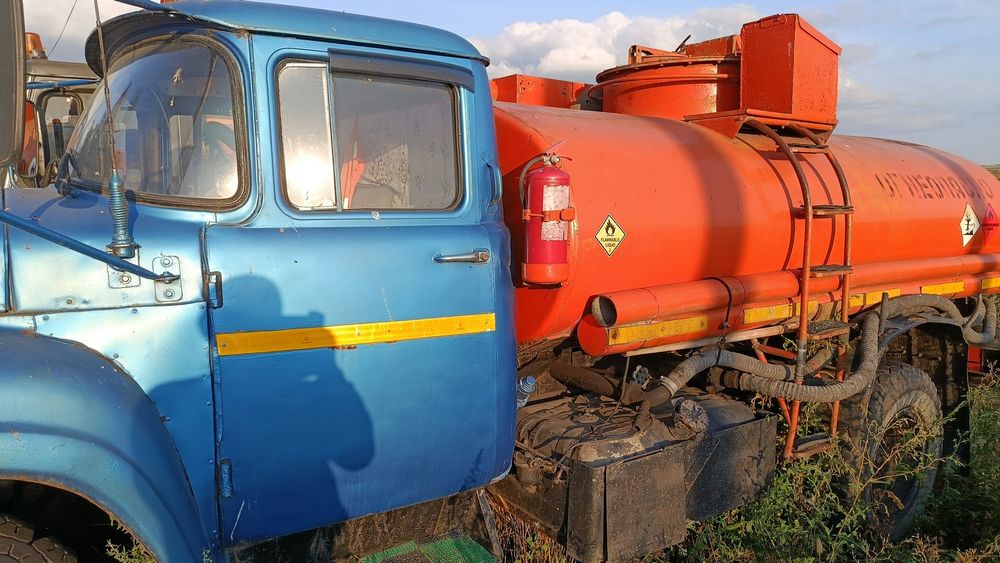 Топливозаправщик ЗИЛ 130