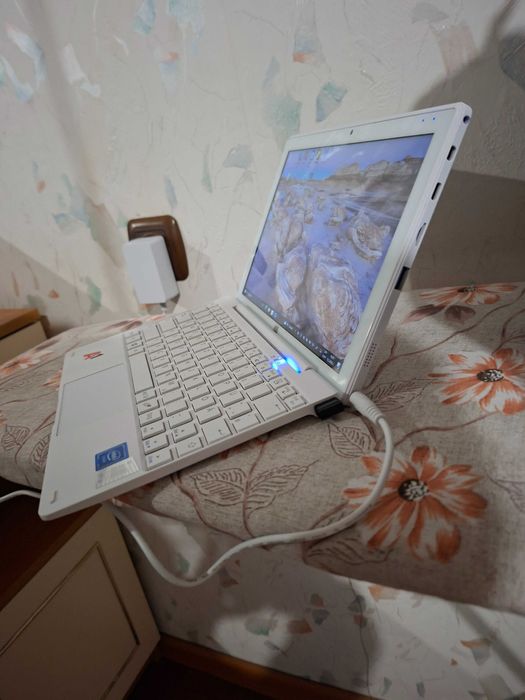 Лаптоп таблет Oliver Book