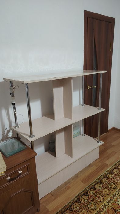 Полка-стеллаж, под цветы, книги