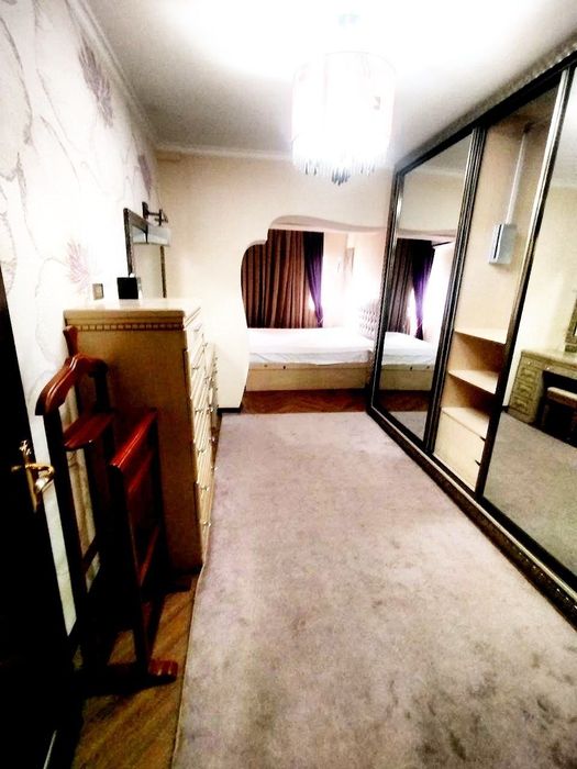 Аренда 4-комнатная квартира Метро Космонавтов с обстановкой