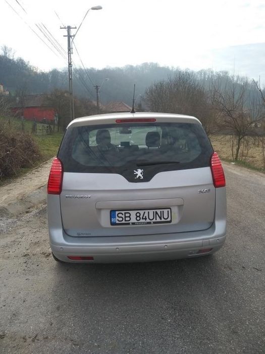 Vînd Peugeot 5008