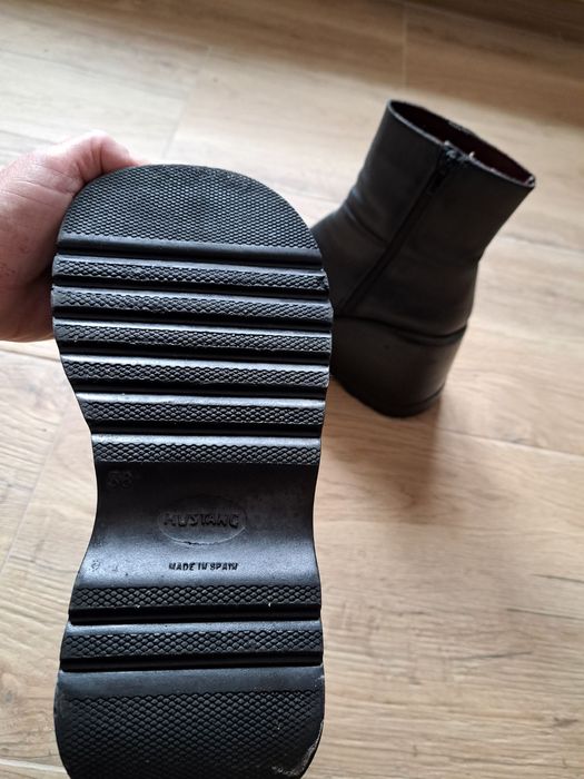 Боти с платформа на Mustang
