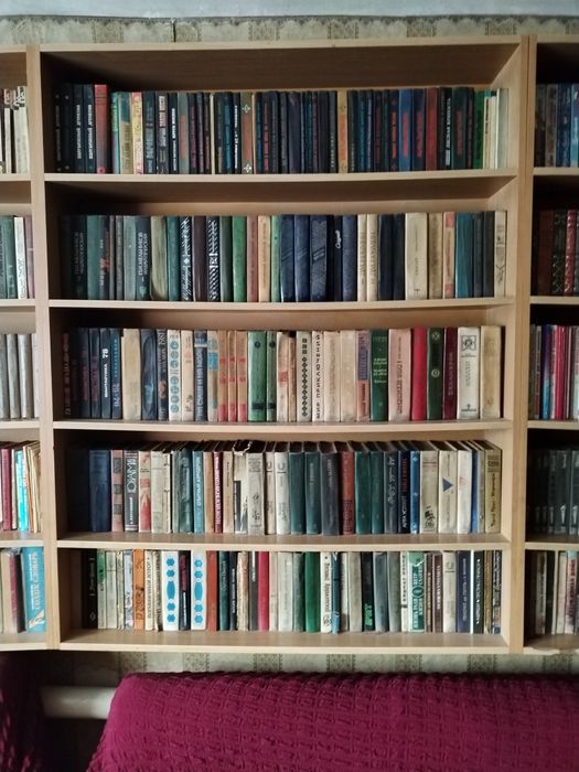 Навесные настенные полки