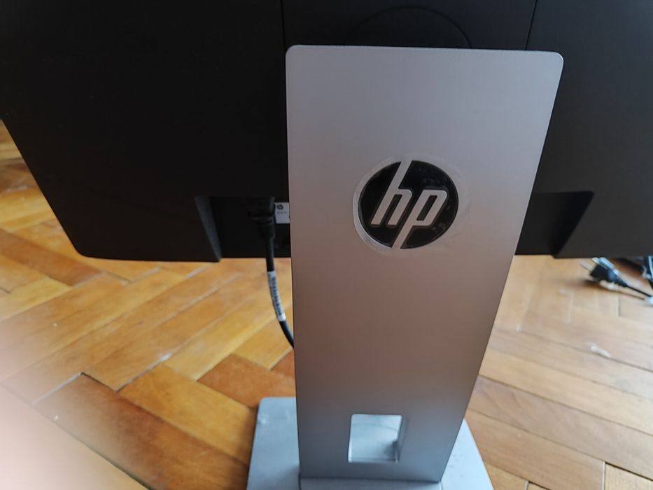 Компютър Hp elit desk 800 и монитор Hp e 232