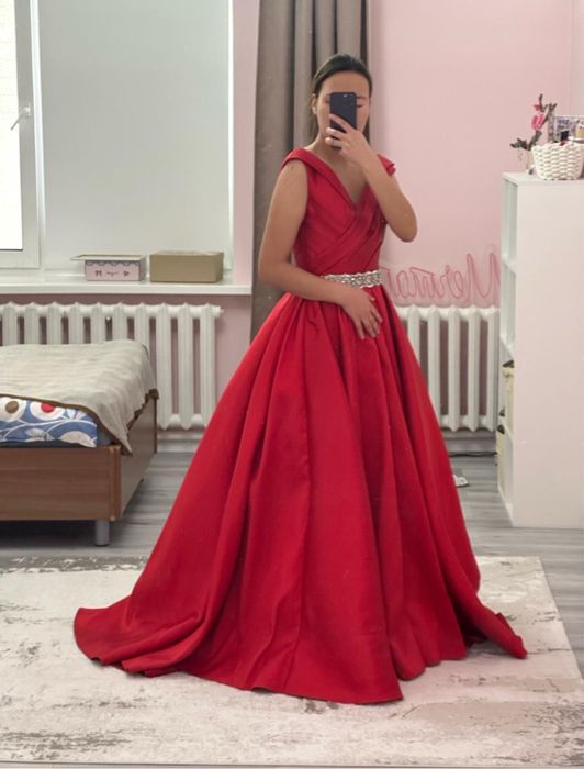 Роскошное бальное платье