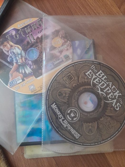 Продаются детские игры.