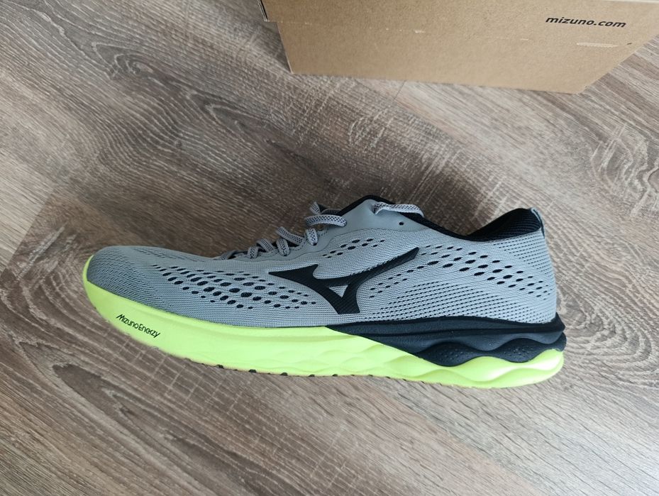 Маратонки Mizuno Wave Revolt 2