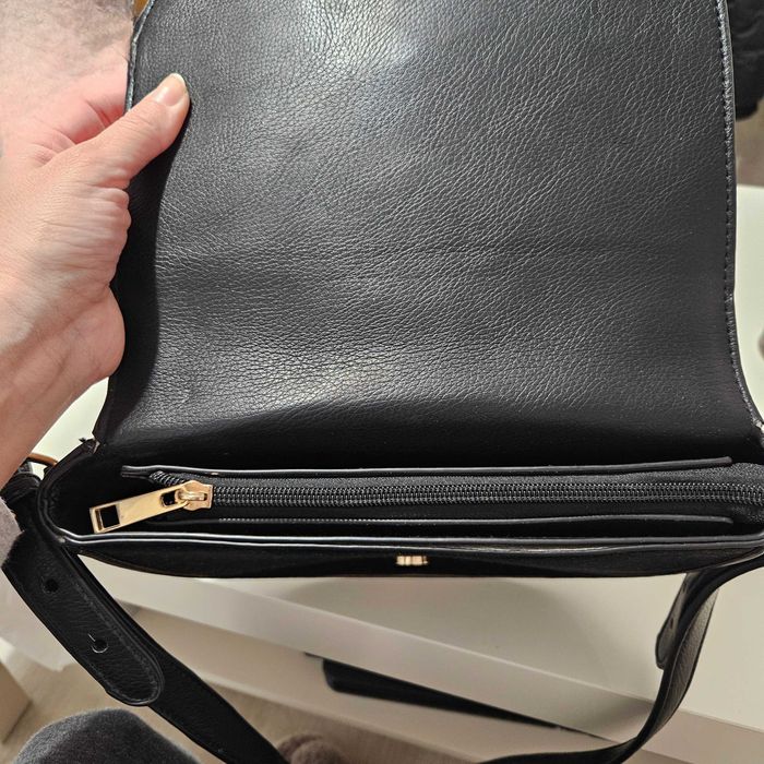 Дамска черна чанта