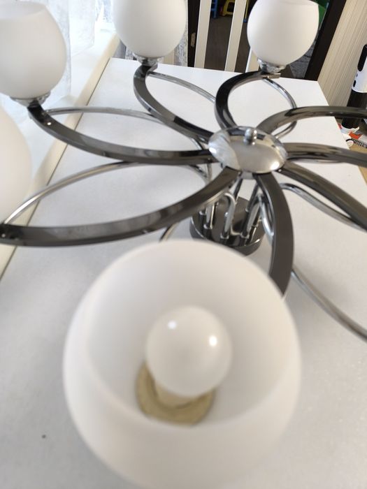 Продам Люстру в Гостиную