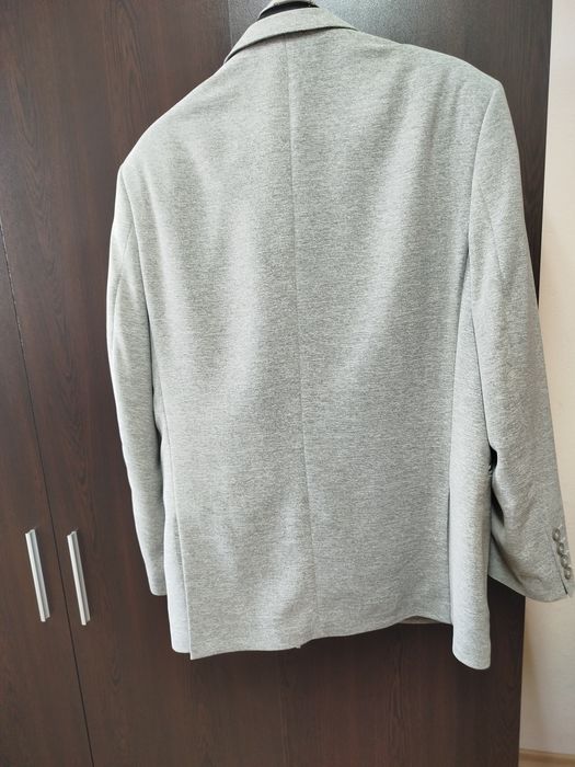 Мъжки костюм с вратовръзка