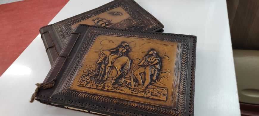 Старинни  албуми с снимки.