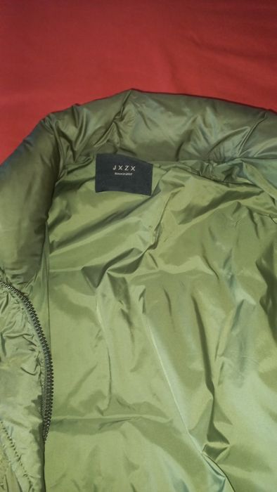 Продам пуховик зима