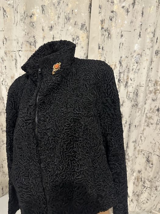 Haine  din astrahan pretul intre 100-300 de lei bucata