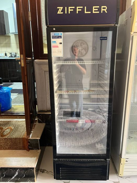 Витрина для напитков фирми ZIFFLER и Nikai
