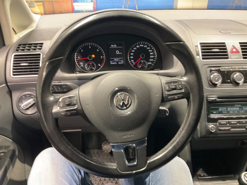 Volkswagen Touran 1.6 TDI Comfortline 2011