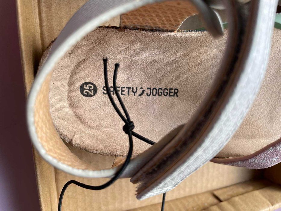 Сандалки за малка госпожица