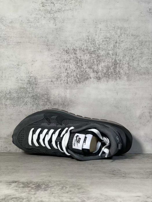 Нови дамски маратонки Nike Vaporwaffle sacai Black grey