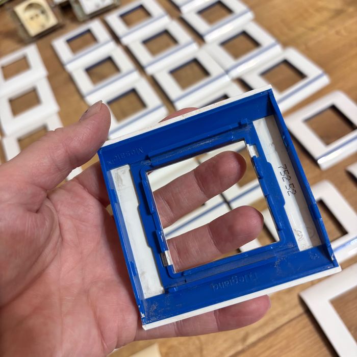 Ключове и контакти Legrand