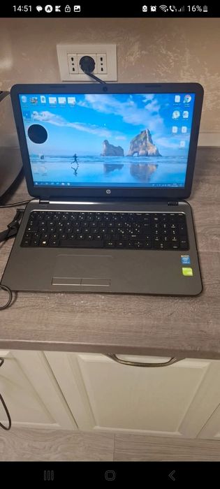 Laptop hp  cu îcarcator