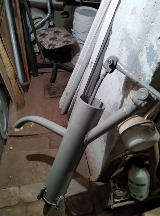 Ручная колонка для воды