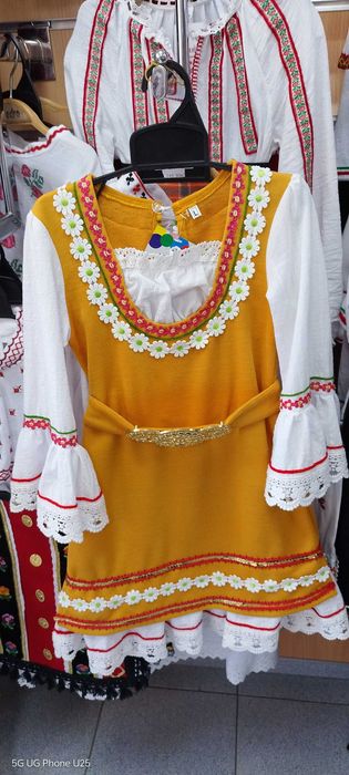 Народна носия за момиче