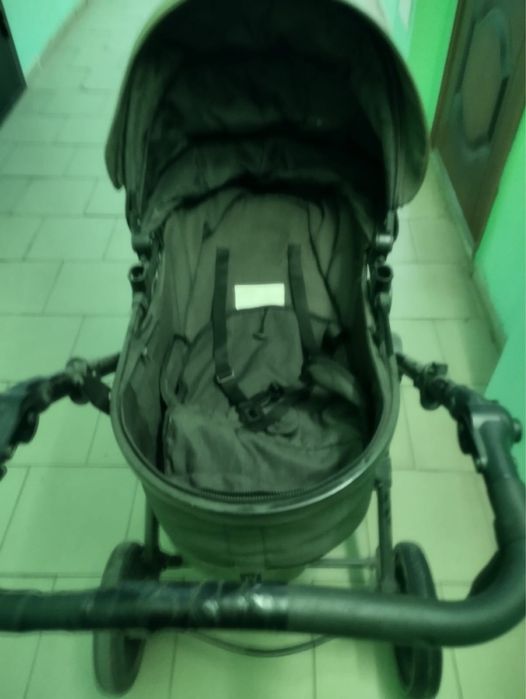 Продам демисезонную коляску б/у