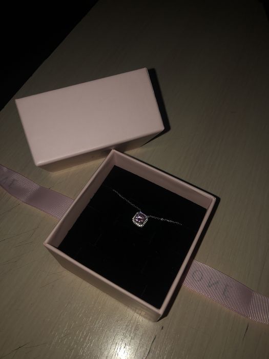 Продам ожерелье новый