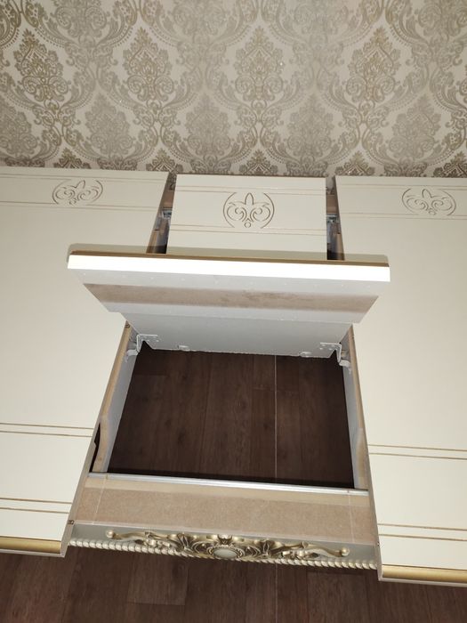 стол для гостинной