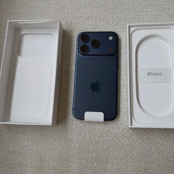 Vând iphone 17 pro max
