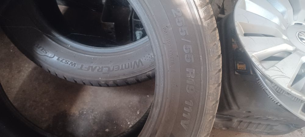 Vând doua bucăți cauciucuri de iarna
