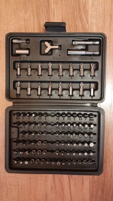 Set/trusa 100 biti si adaptor,material chrome-vanadium, Nou!