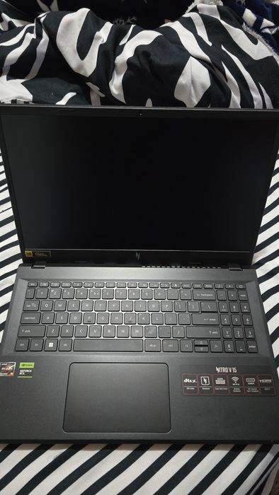 Laptop Gaming Acer Nitro V 15 - Ryzen 5 7535HS - RTX 3050 6GB - Stare