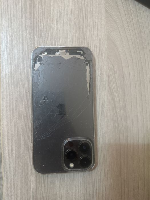 Продам айфон 13 про макс.