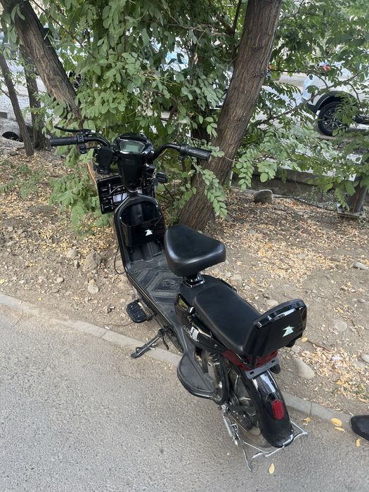 Срочна продам электроскутер мопед