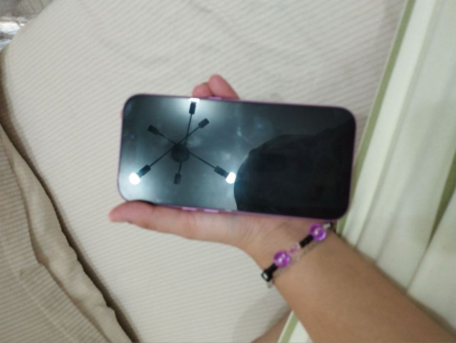 Apple iPhone 16 розовый