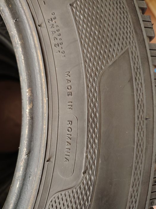 Шыны 215 65 R16 C зимняя made in Romania 4 штук.