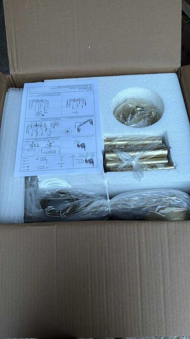 Plafoniere și corpuri de perete