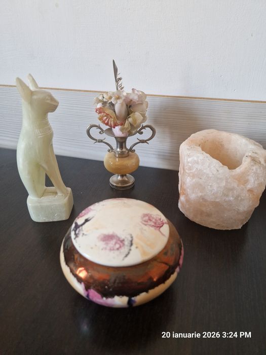 Bibelouri vechi din marmură,lucrate manual