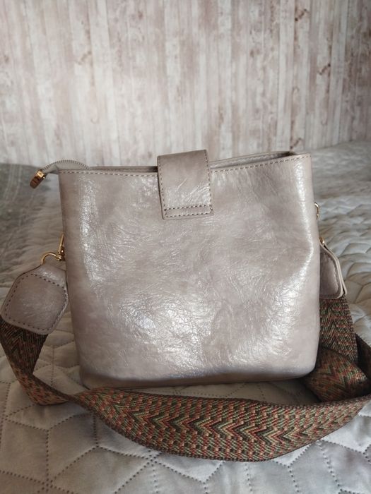 Дамска чанта - малка.