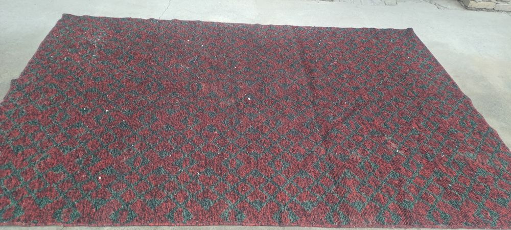 Срочно продаётся ковёр 2 штк цена 400 тысяч сум размер 2×3 в хорошем с