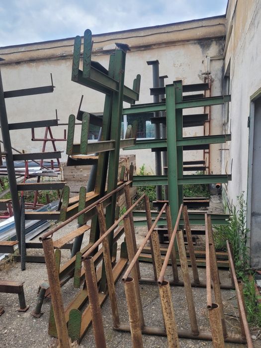 De vânzare rafturile din poze