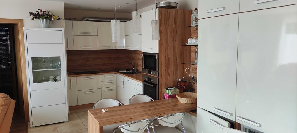 Продава се Тристаен апартамент в Свети Влас - 174 кв.м за 1034 €/кв.м - Снимка #1