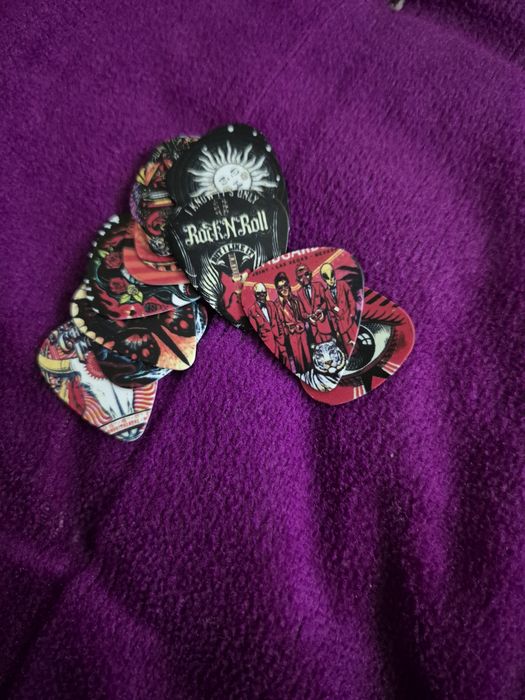 Медиаторы для гитары 12 шт
Цена 800 тг