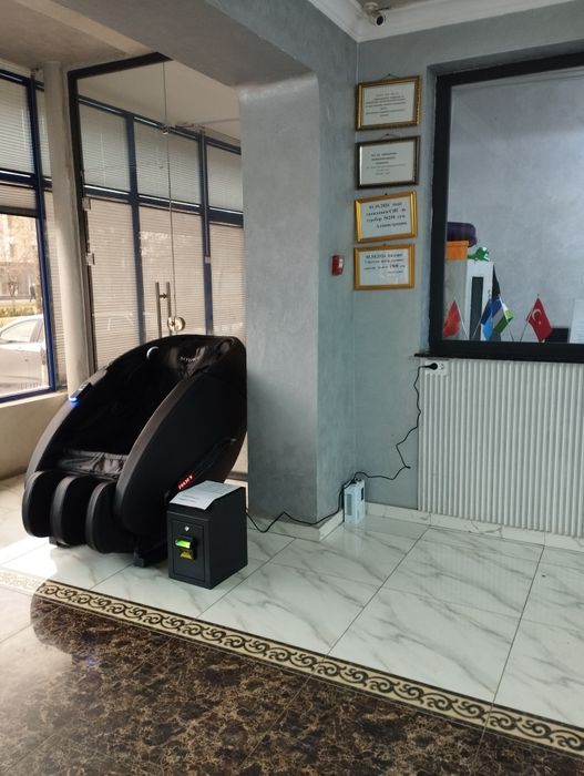 Массажное кресло с купюроприемником